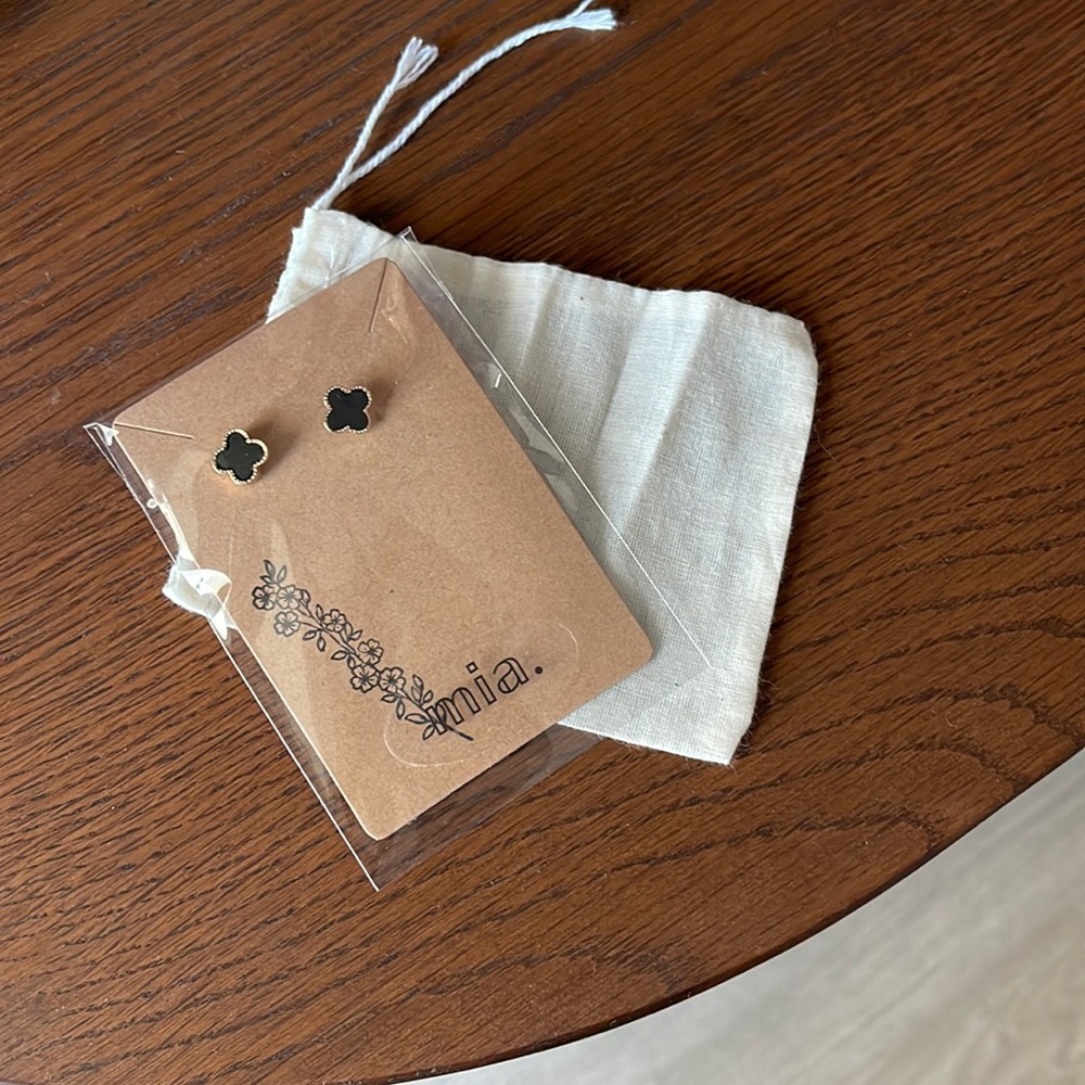 MIA. earrings style 2.